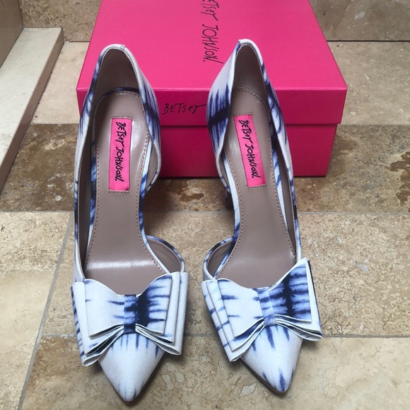 Betsey Johnson Shoes - BESTSEY JOHNSON RIBBON HEELS